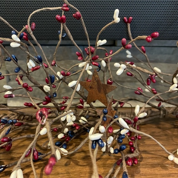 Pip Berry garland, table runner and mat - Picture 5 of 11